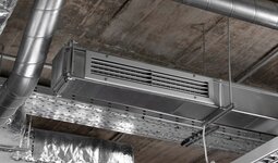 Кабельная трасса рядом с вентиляцией